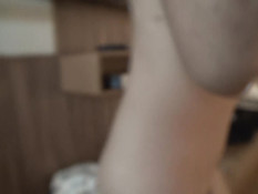 Он привёл в номер молодую тайскую шлюху и отымел в киску на кровати