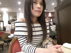 Молодая азиатка пошла с парнем в отель и дала оттрахать себя в киску