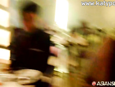 Сделал куни голубоглазой тайской девушке и отымел в киску на кровати