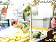 Привёл домой худую тайскую девку с тату на спине и отымел на кровати