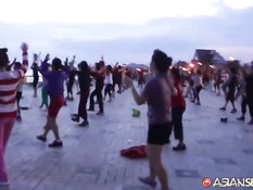 Снял на улице рыжую азиатскую девку и отодрал в киску в своём номере