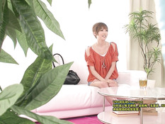 Симпатичная молодая японка с интимной стрижкой ебётся с приятелем