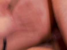 Покорная секс рабыня на поводке трахается сразу с двумя мужчинами