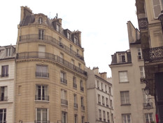 Красивая блондиночка с большой грудью ебётся с двумя чёрными парнями