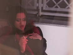 Горячая шатенка в чёрном белье даёт оттрахать себя в киску и анус