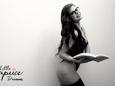 Две красивые молодые подружки пригласили парней на свинг вечеринку