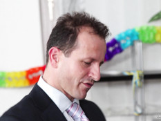 На праздничной вечеринке три красивые пары занимаются свинг сексом