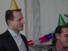 На праздничной вечеринке три красивые пары занимаются свинг сексом