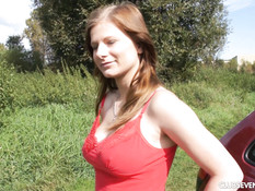 Привёл сисястую молодую подругу на берег реки и отымел в бритую писю