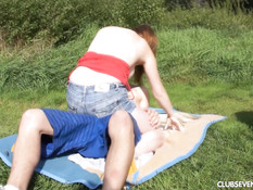 Привёл сисястую молодую подругу на берег реки и отымел в бритую писю