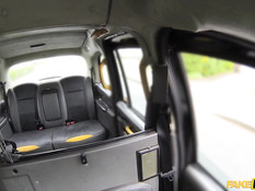 Грудастая мулатка села в такси и трахнулась с седовласым водителем