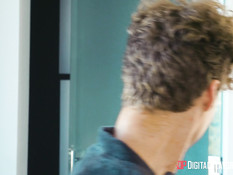 Вместо медитации молодая мулатка занялась сексом с кудрявым парнем