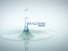 Толстая мулатка занимается любовью с двумя худыми белыми парнишками