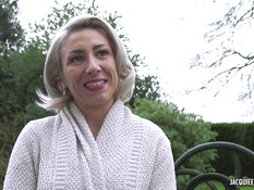 Парни сделали двойное проникновение сиськастой французской мамочке