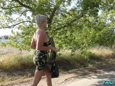 Любитель пикапа снял сисястую латинскую блондинку и отъебал на дороге