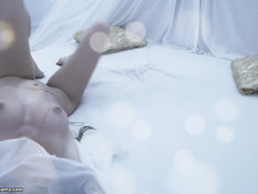 Девушка мастурбировала клитор руками и трахалась со своим бойфрендом