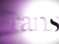 Сисястый транс зашёл в кабинет к начальнику и дал отыметь себя в зад