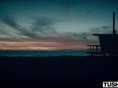 Роскошная грудастая блондиночка надела кружевное бельё и дала в анал