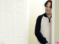 Парни отодрали и наполнили спермой двух ненасытных молодых блондинок