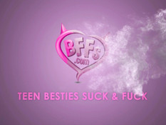 Три игривые молодые киски сделали минет и затрахали кудрявого парня