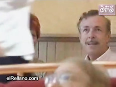 Waitress gнving milk