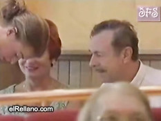 Waitress gнving milk