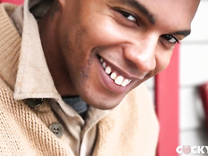 Белый парень познакомился с чёрным геем и дал отпердолить себя в зад