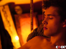 Белый парень познакомился с чёрным геем и дал отпердолить себя в зад