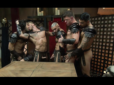 Шестеро гомосексуальных воинов спартанцев трахаются после похода