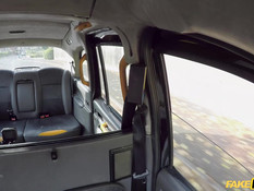 Сиськастая мексиканская девушка на обочине ебётся с водителем такси