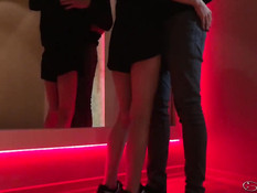 Отымел худую русскую тёлку в публичном месте и забрызгал попу спермой