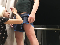 Светловолосая русская подружка делает глубокий минет стоя на коленях