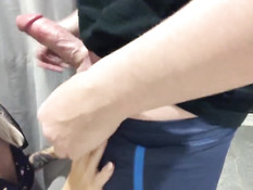 Светловолосая русская подружка делает глубокий минет стоя на коленях