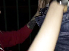 Светловолосая русская девка сосёт хуй и ебётся с парнем посреди ночи