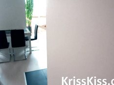 Разгорячённая очкастая девка сняла с парня трико и отсосала его член