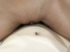 Ненасытная русская девка ебётся с парнем и получает сперму на попку