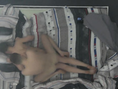 Ненасытная русская девка ебётся с парнем и получает сперму на попку