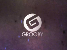 Сисястый транс снимает белое платье и мастурбирует возбуждённый член