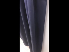 Зашёл в примерочную и дал отсосать пенис красивой русской девчонке