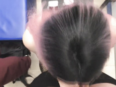 Зашёл в примерочную и дал отсосать пенис красивой русской девчонке