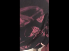 Зашёл в примерочную и дал отсосать пенис красивой русской девчонке