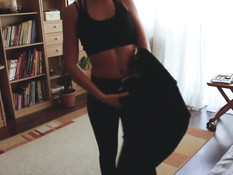 Он отодрал раком спортивную блондинку и заполнил спермой её вагину