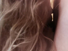 Блондинка соблазнила кавалера красивой попой и высосала всю сперму