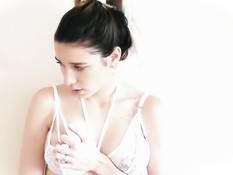 Две сисястые близняшки блондинки занимаются совместной мастурбацией