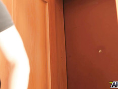 Угостил вином грудастую русскую девчонку и отодрал в пизду на диване