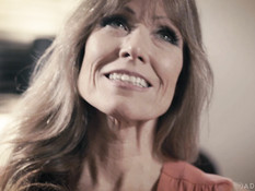 Возбуждённая грудастая секретарша трахается с боссом в его кабинете