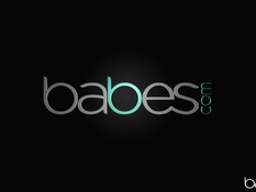 Преподаватель отпердолил нерадивую студентку в анал на рабочем столе