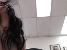 Сисястая брюнетка на порно кастинге дала отпердолить в киску и анус