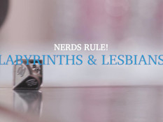 Четыре молоденькие подружки занимаются групповым лесбийским сексом