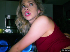 Три негра на ночной улице повстречали и отодрали трёх белых девчонок